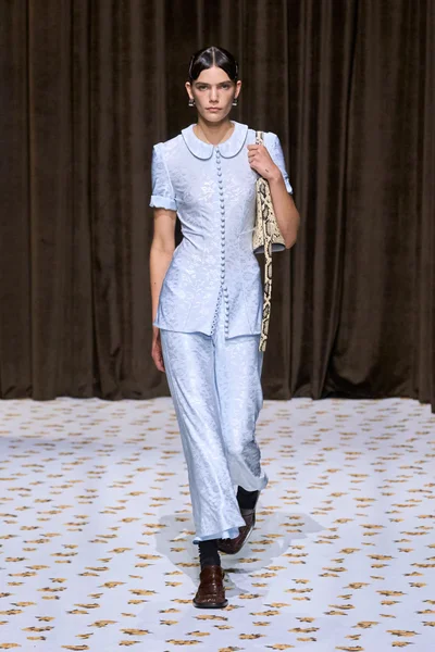Look 24